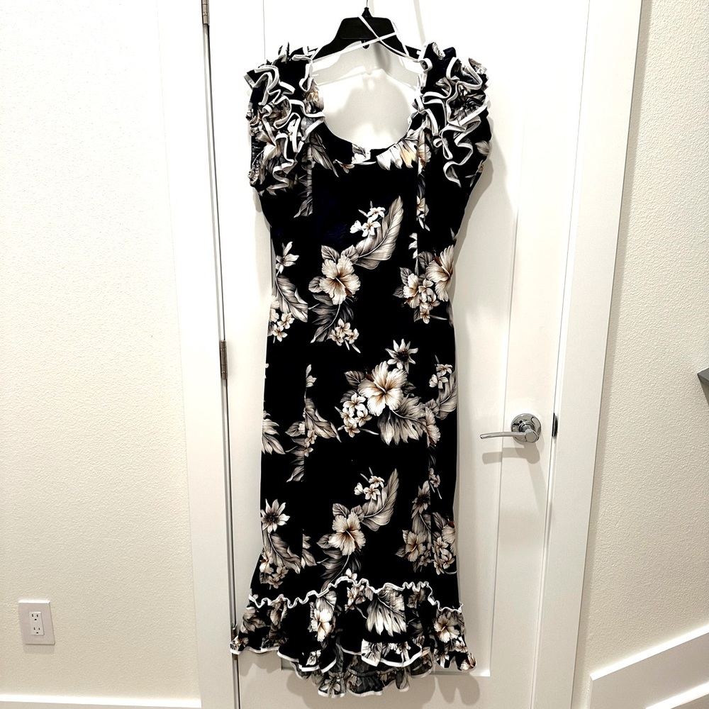 Hawaiian Ruffle Sleeve Muumuu